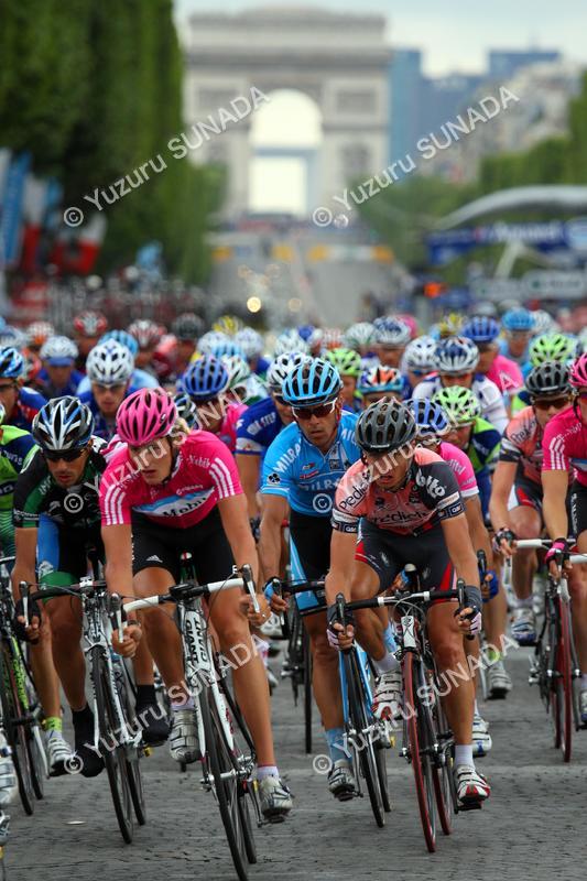 Peloton at Champs-Elysees006p.jpg